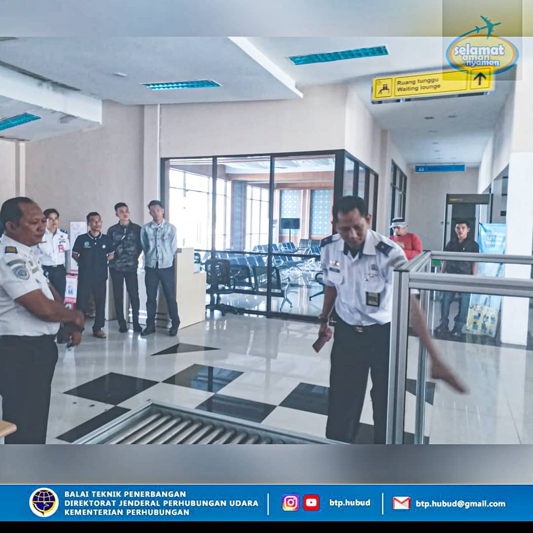Briefing Teknisi Elektronika Bandara engan petugas AVSEC tentang bahaya radiasi dan pemeliharaan di UPBU Letung-Dabo Singkep